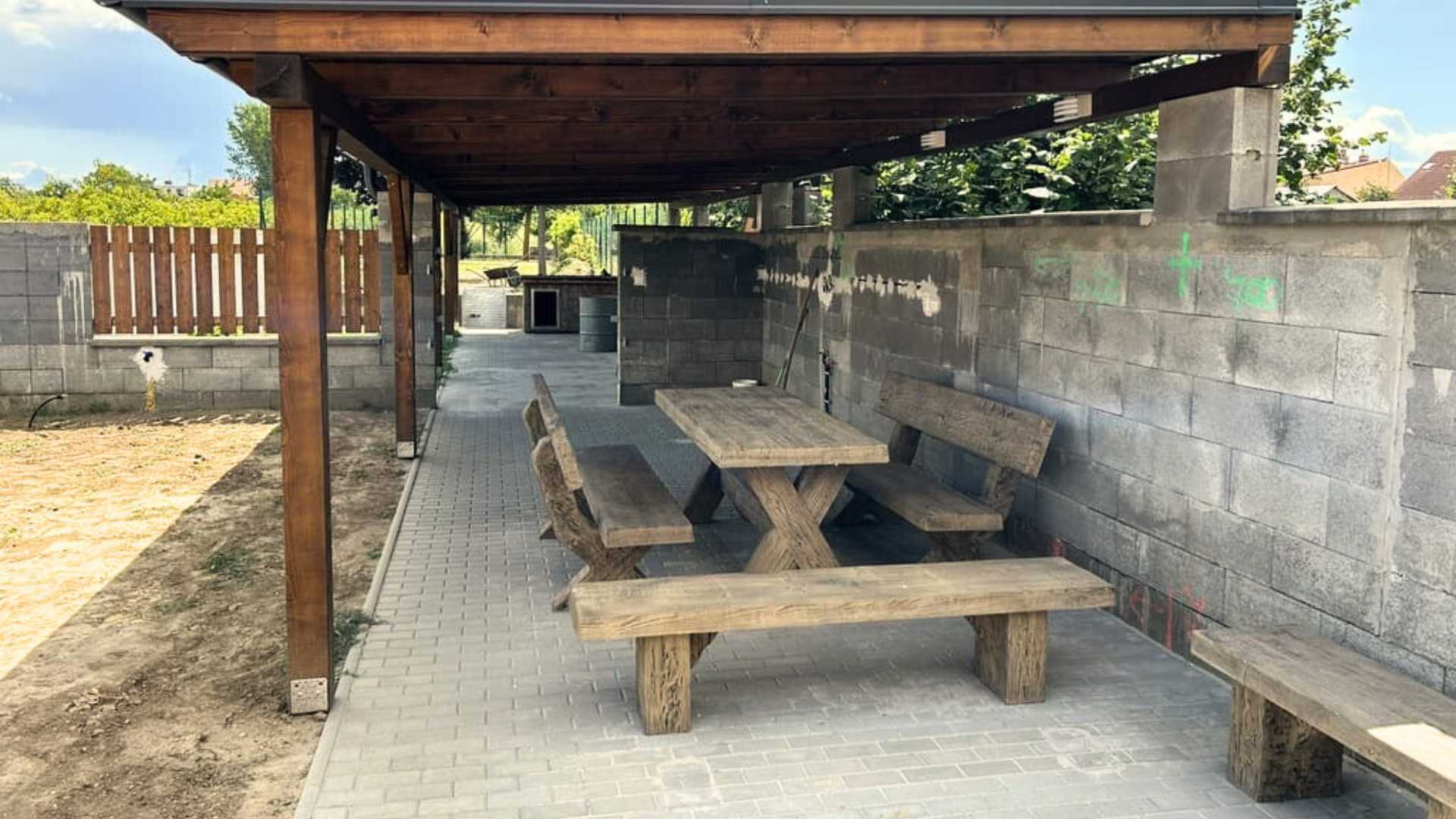 Stavby LJ - stavební činnosti, rekonstrukce, koupelny, bytová jádra a střechy